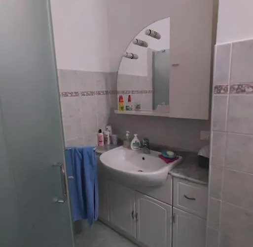 - Vicino Al Mare E Servizi